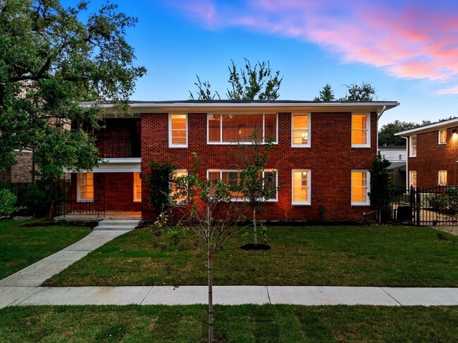 Primary Photo - 2330 Wordsworth St
