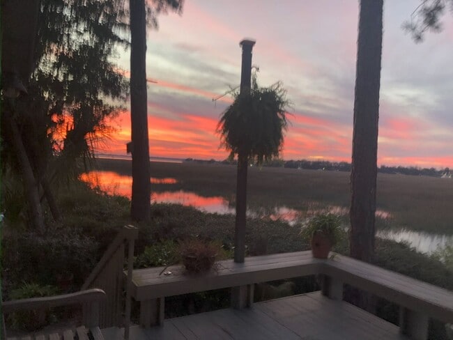 Building Photo - Beautiful Furnished Marsh Front Home - 6 mo Lease Term