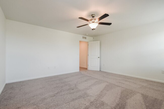 Building Photo - 2042 Hemingway Cir
