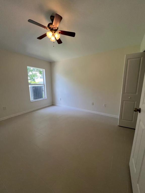 Building Photo - 6939 Runner Oak Dr