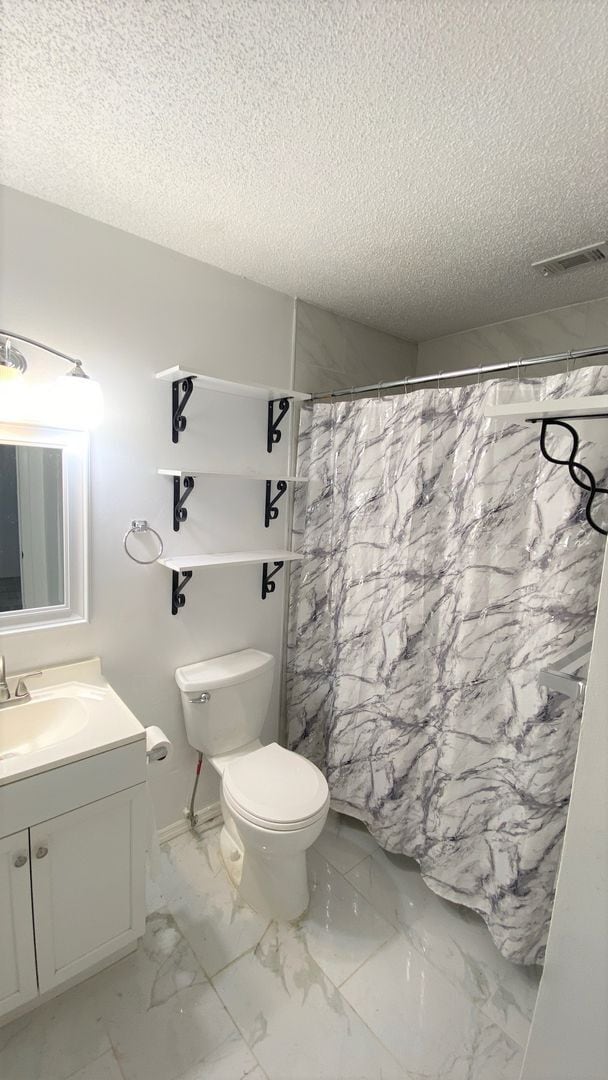 Building Photo - Updated 3/2 w/ Stainless Steel Appliances,...