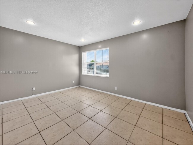 Building Photo - 5405 SW 125th Terrace