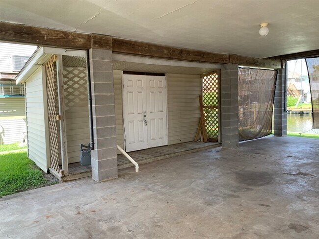 Building Photo - 585 Warsaw Dr