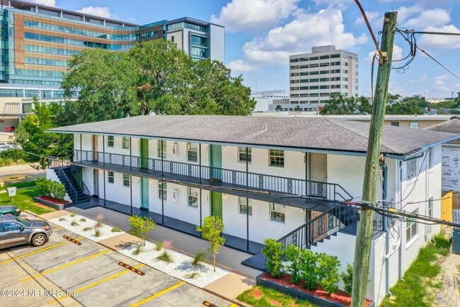 Building Photo - 1405 Palm Ave