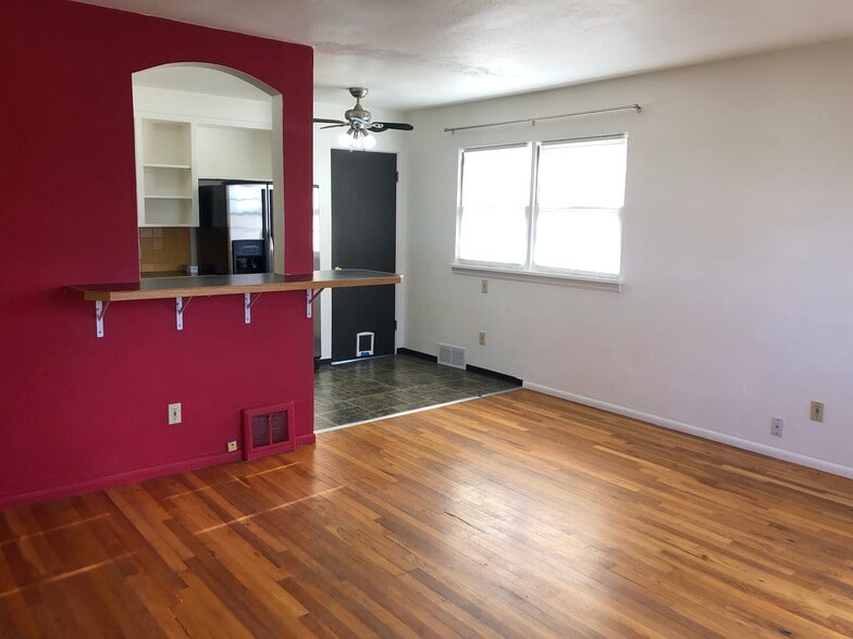 Building Photo - 1010 NW Fisk St