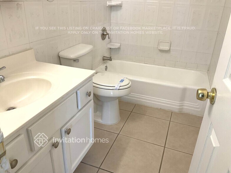 Building Photo - 3013 Touraine Ave