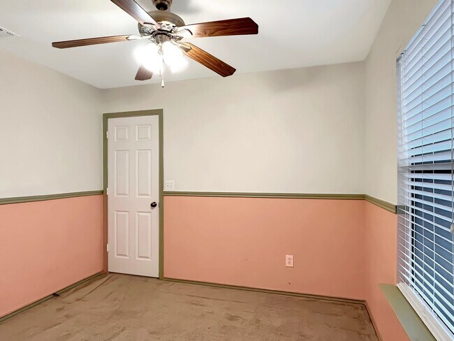 Building Photo - Spacious 5-Bedroom Retreat with Oversized Primary Suite in Converse