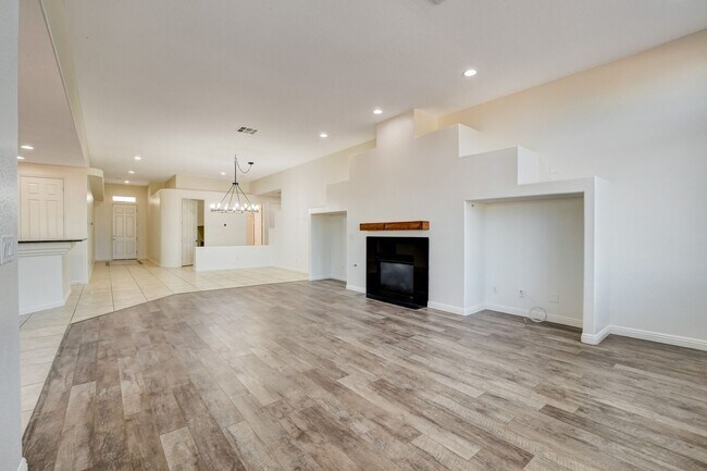 Building Photo - Single Family Home on 20k SQFT Lot in Gated Community