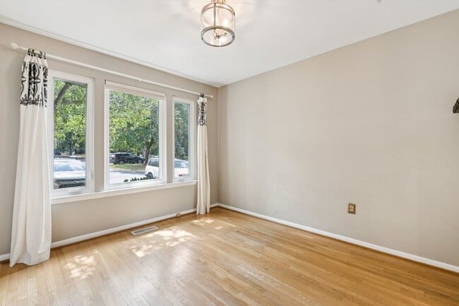 Building Photo - This is Reston living at its finest!