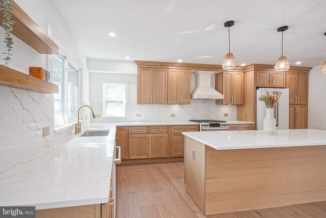 Building Photo - 316 Farmdale Rd