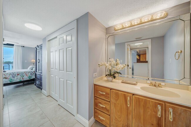 Building Photo - 4600 Kingfish Ln