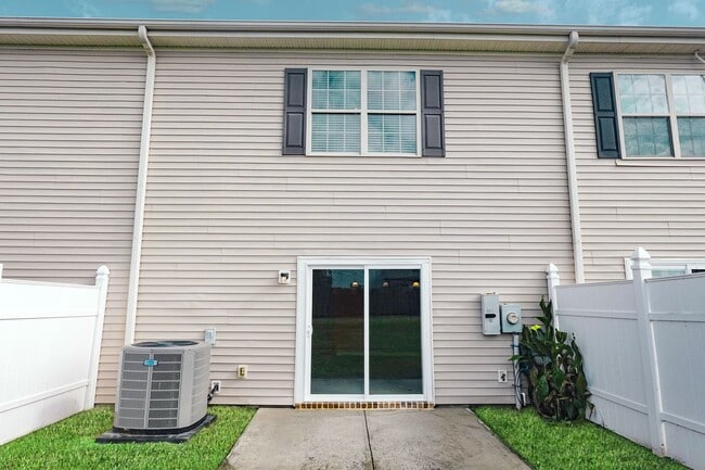 Building Photo - Coming Available