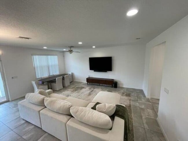 Building Photo - 12885 Trevi Isle
