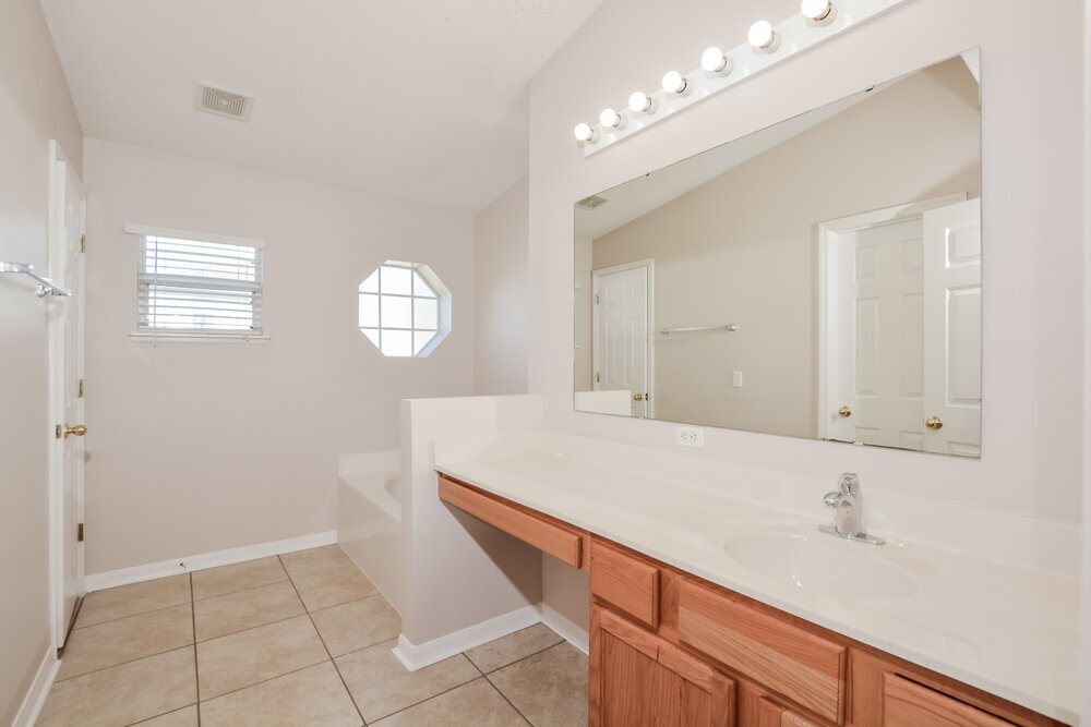 Building Photo - 2328 Kingscrest Cir