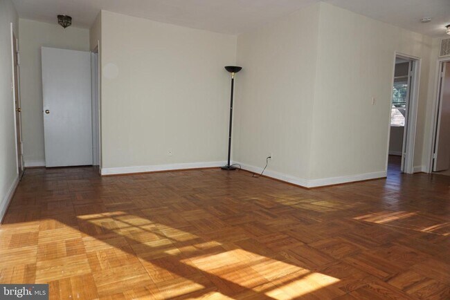 Building Photo - 1322 Fort Myer Dr