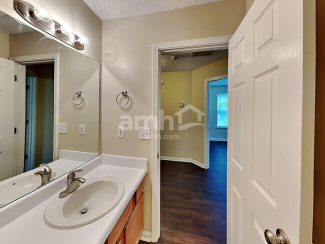 Building Photo - 4854 Lake Park Terrace