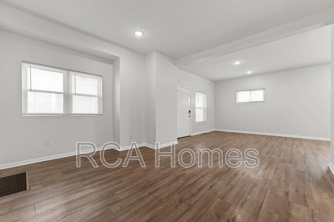 Building Photo - 603 N Sherman Dr