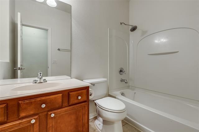 Building Photo - 592 Burning Oak Dr