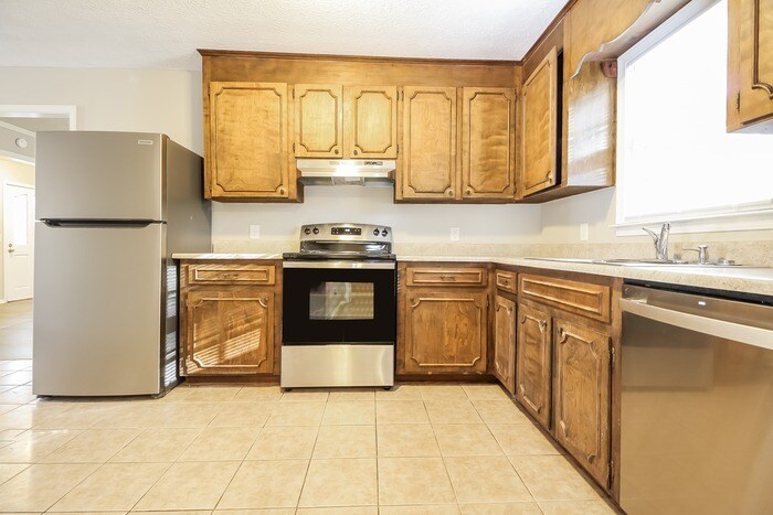 Building Photo - 121 Saratoga Dr