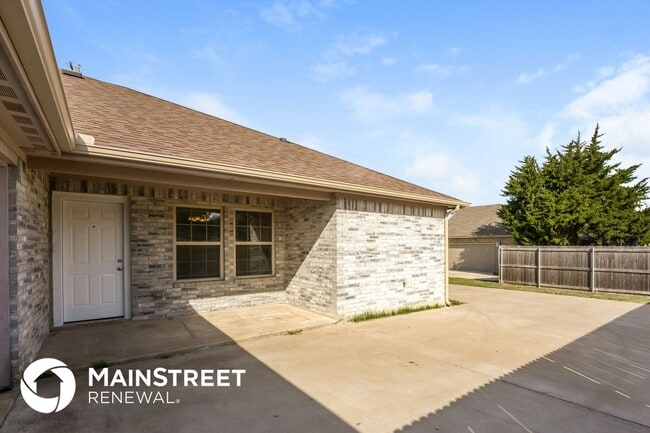 Building Photo - 1906 Uhl Rd