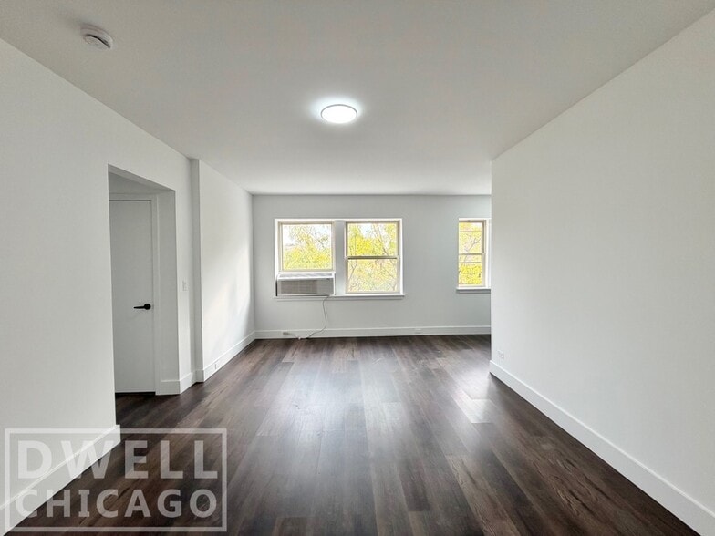 Building Photo - 5634 N Clark St