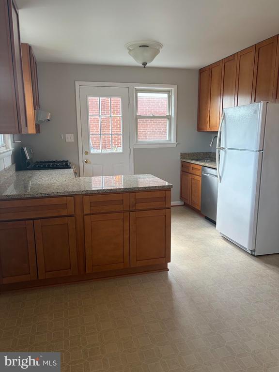 Building Photo - 6408 Winnepeg Rd