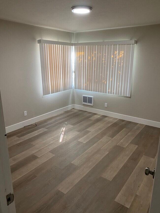 Building Photo - 333 29th St