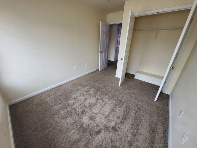 Building Photo - Beautiful modern 3bed/2.5ba townhouse!