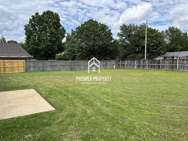 Building Photo - 6232 Ravenwood Lake Dr E