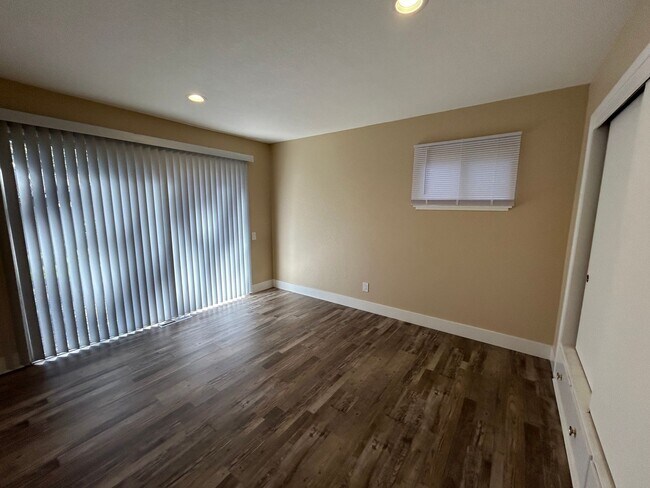 Building Photo - Al Tahoe Home - 3 Bed, 2 Bath with 2 Car G...