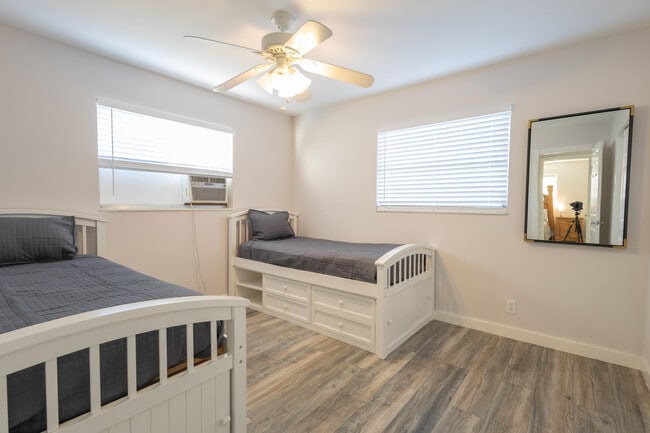 Building Photo - 714 S Arnold Ave