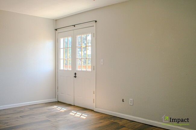 Building Photo - 8586 E Lakeview Dr
