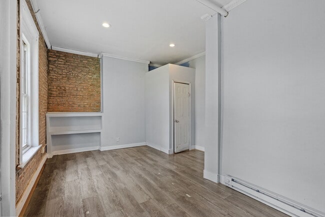 Building Photo - 179 Elk St