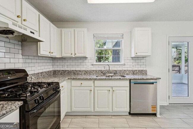 Building Photo - 300 Carrington Way