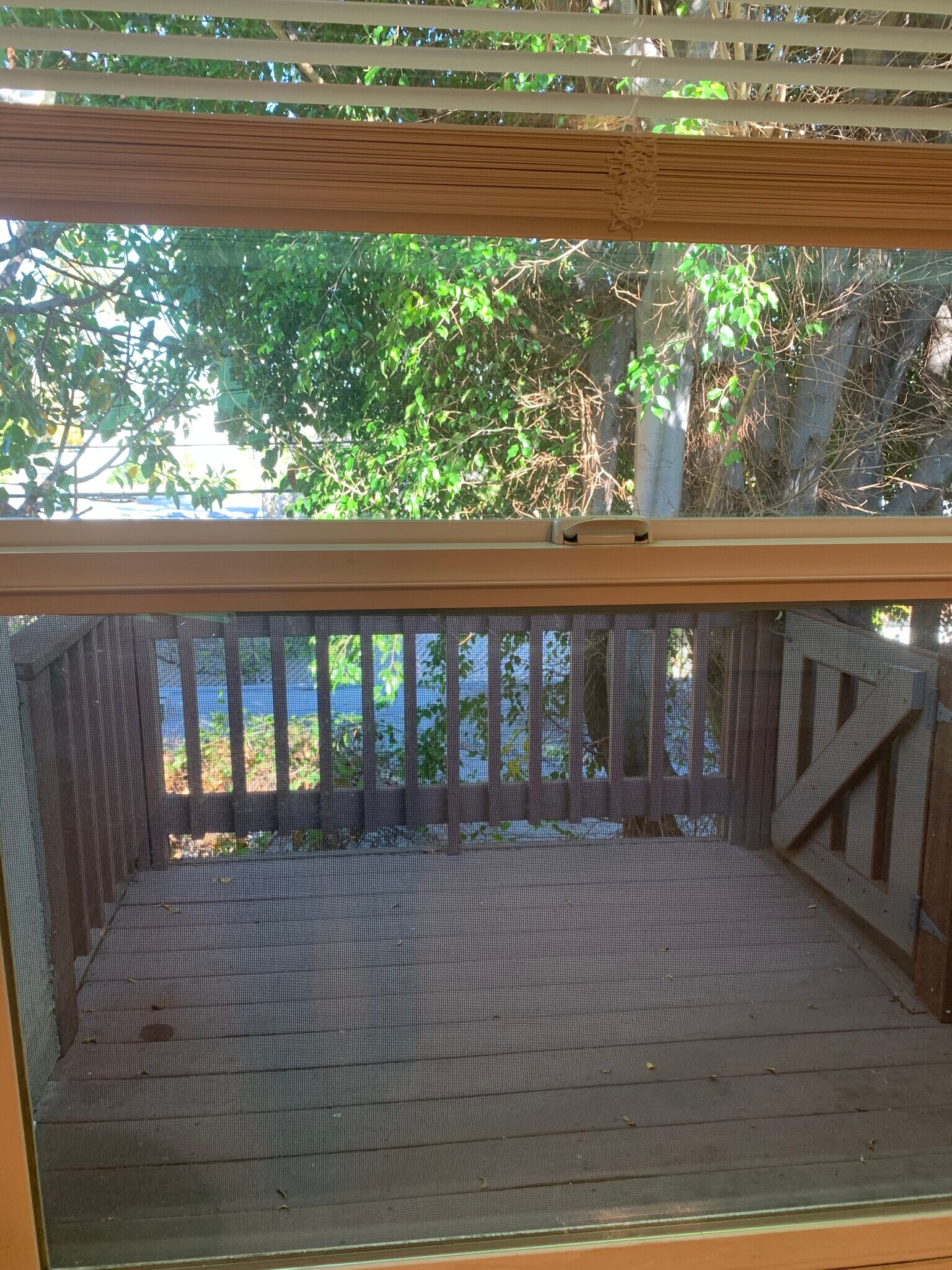 Building Photo - 412 N Doheny Dr