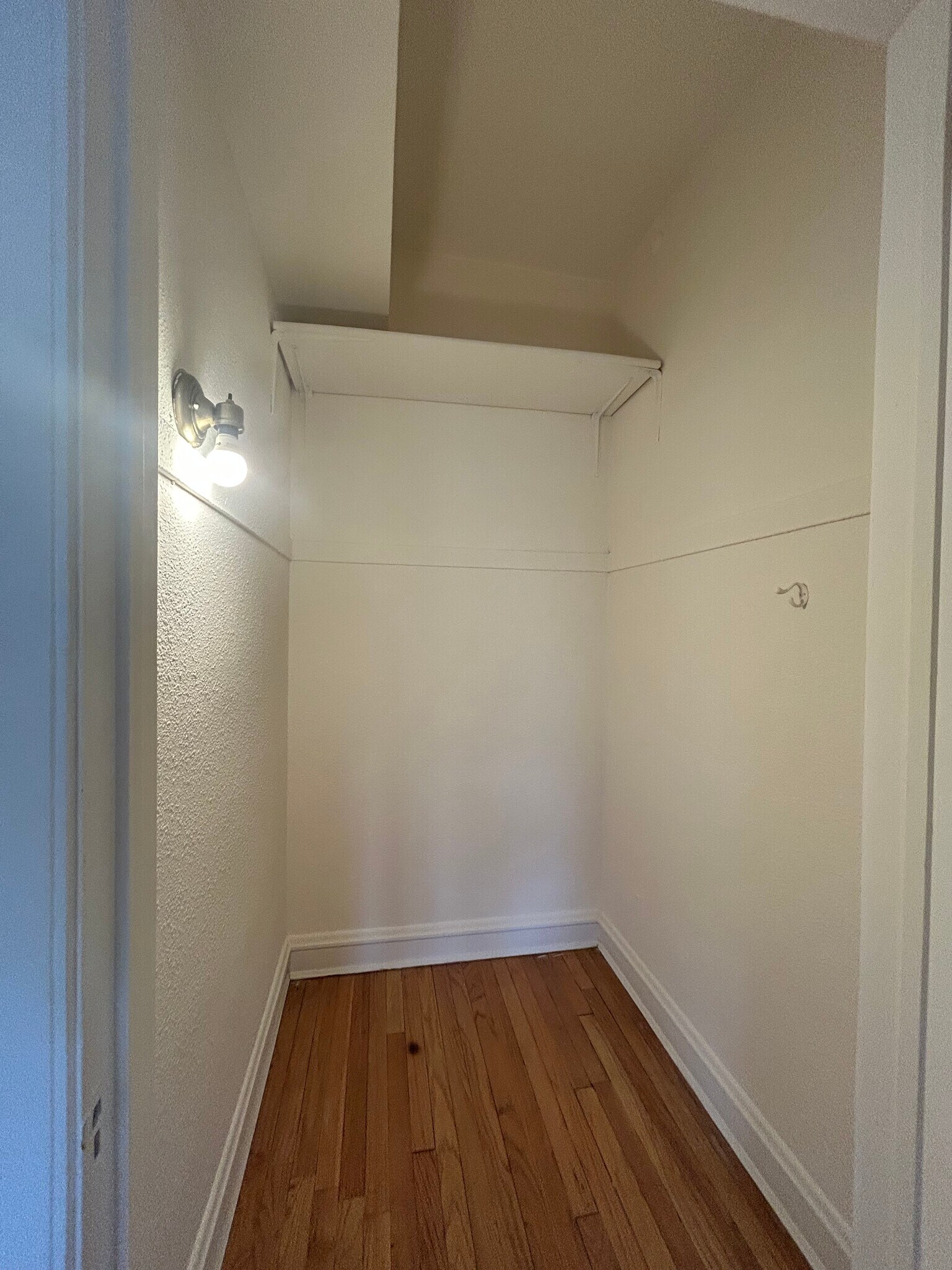 Building Photo - 338 Tudor Ct