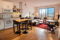 Building Photo - 324 S 2nd St