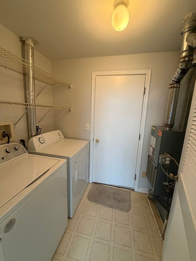 Building Photo - 14121 Faulkner Ct