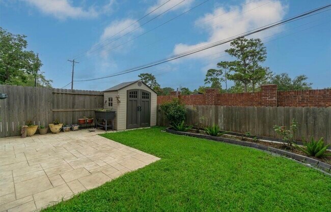 Building Photo - 1408 S Friendswood Dr