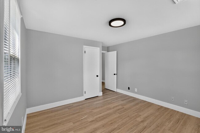 Building Photo - 1539 Reservoir Ave