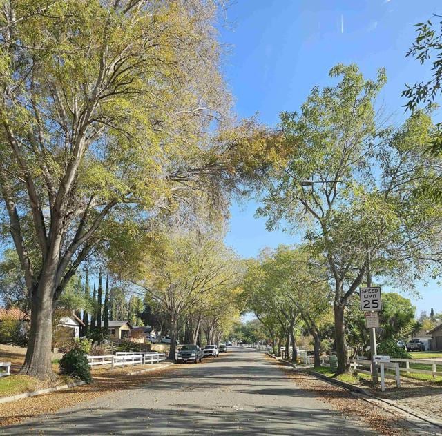 Building Photo - 1505 Surrey Ct