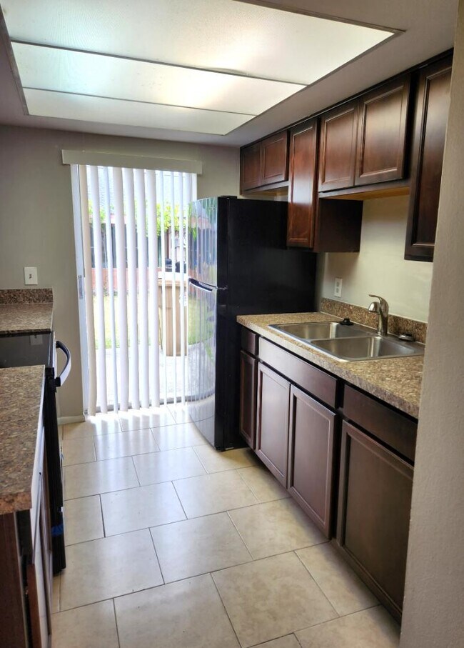 Building Photo - 104 Las Brisas Way