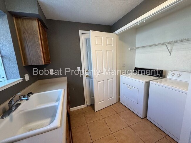 Building Photo - 4260 Mina Way