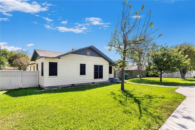 Building Photo - 25 W Kelly Ave