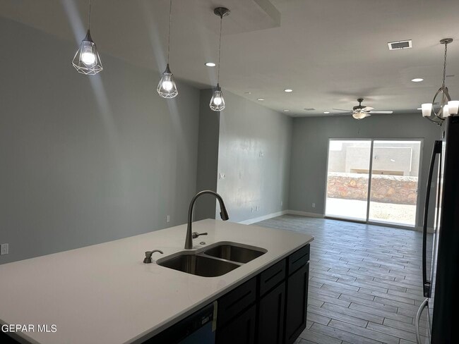 Building Photo - 13138 Emerald Isle St