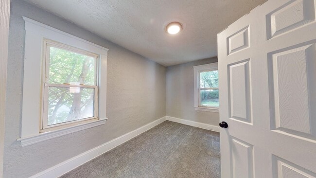 Building Photo - Old Brooklyn - 3 Bedroom Single Family Home