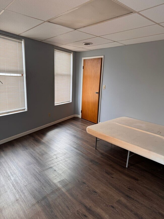 Building Photo - 25 N Water Ave