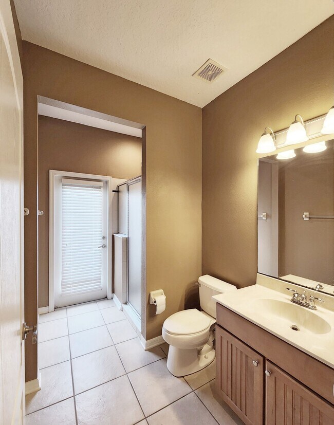Building Photo - 2408 Tea Olive Terrace