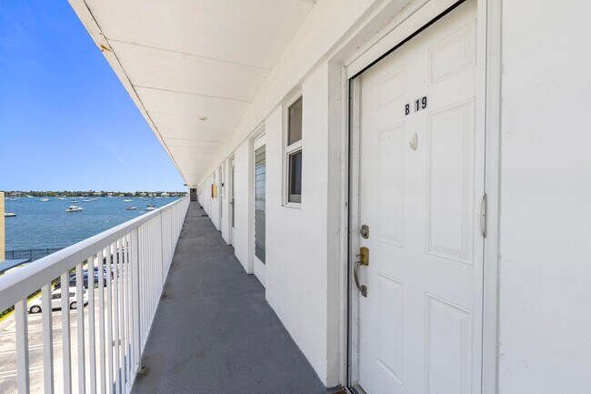 Building Photo - 4500 N Flagler Dr
