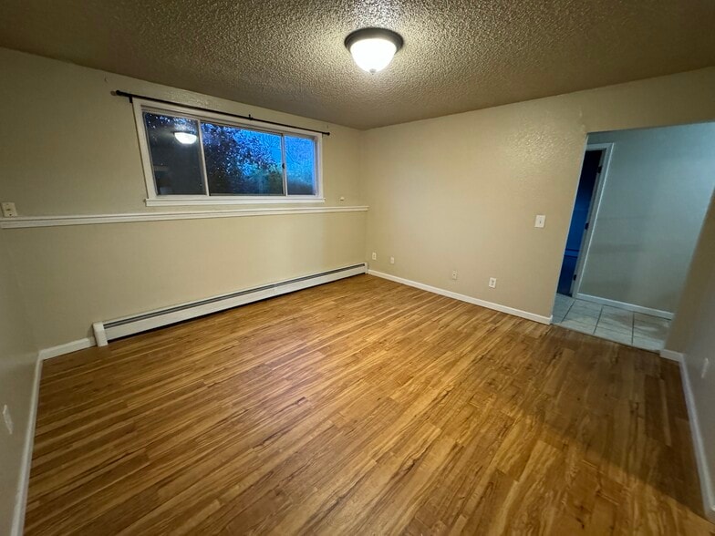 Building Photo - 16943 Hanson Dr